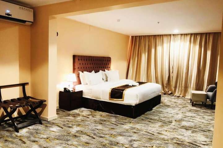 Room 4 of 19
