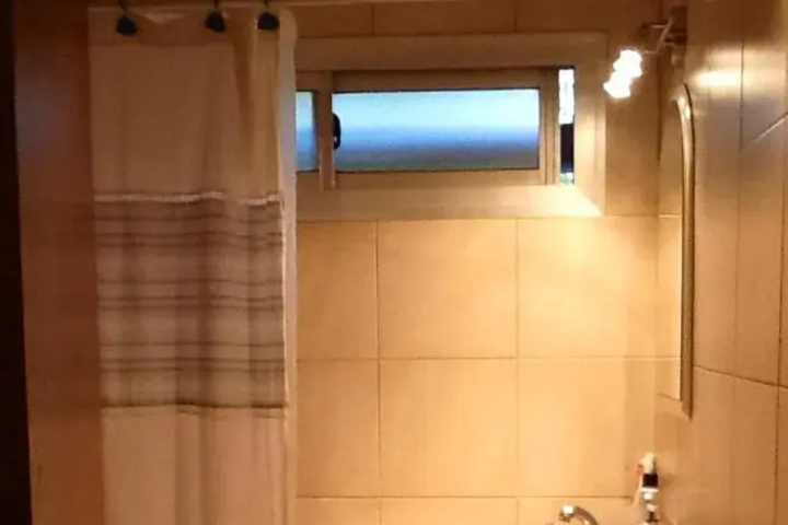 Room 6 of 10