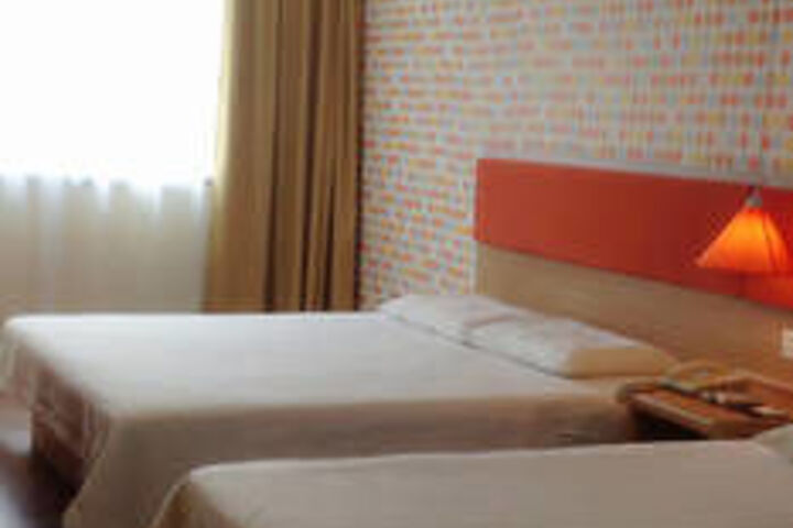 Room 17 of 35