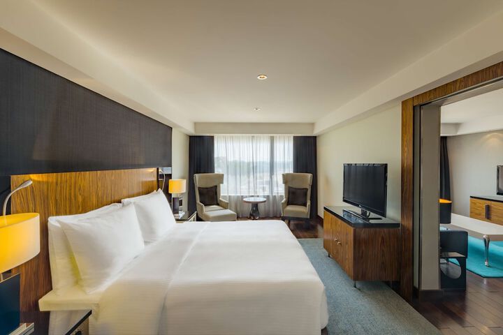 Room 30 of 136