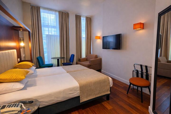 Room 15 of 30