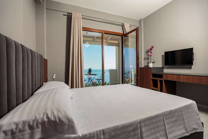 Room 25 of 111