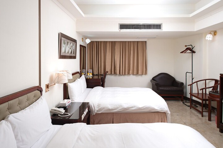 Room 3 of 38