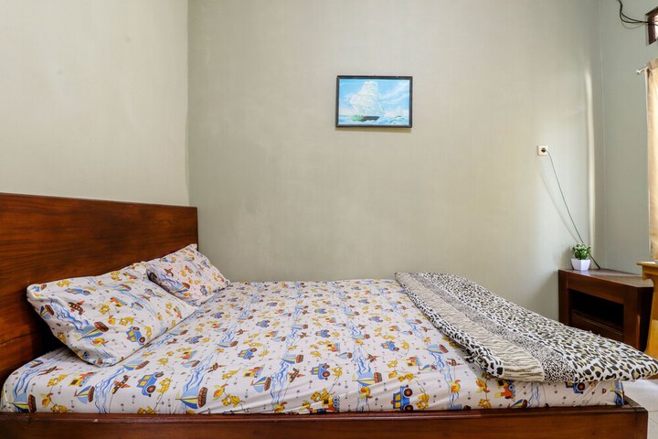 Room 8 of 33