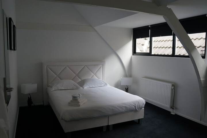Room 32 of 59