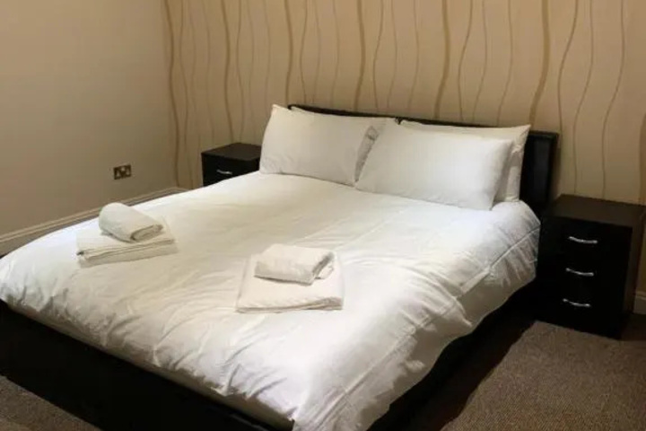 Room 8 of 18