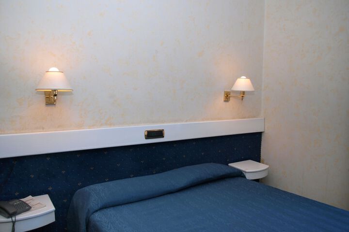 Room 14 of 31