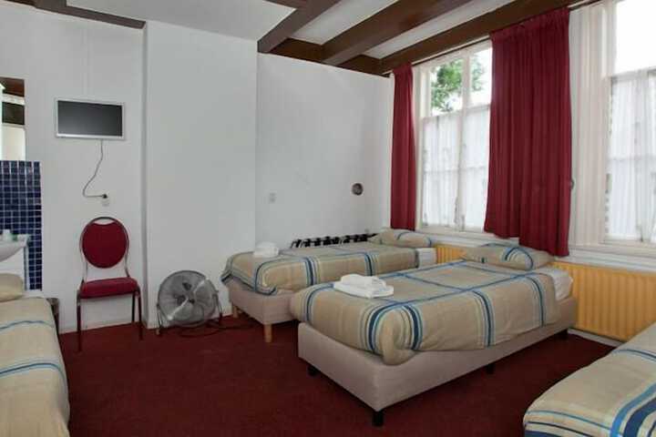Room 4 of 42