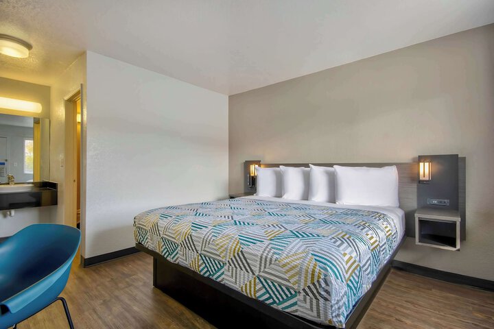 Room 16 of 30