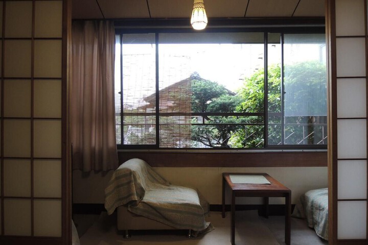 Room 10 of 50