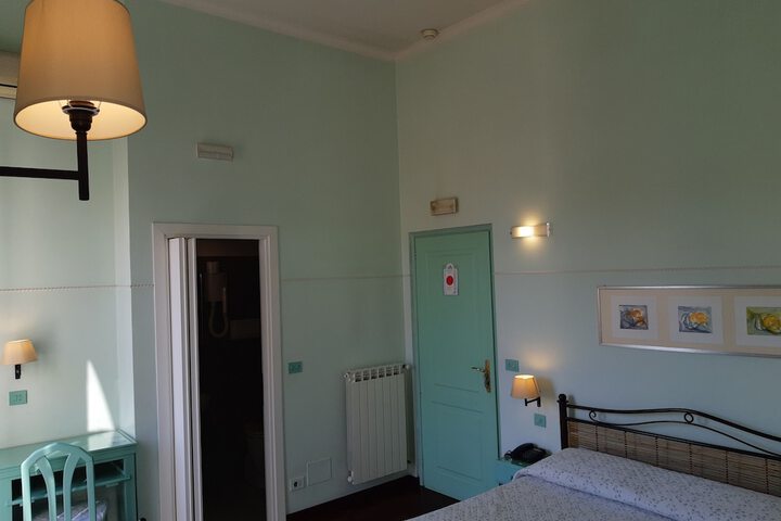 Room 38 of 76