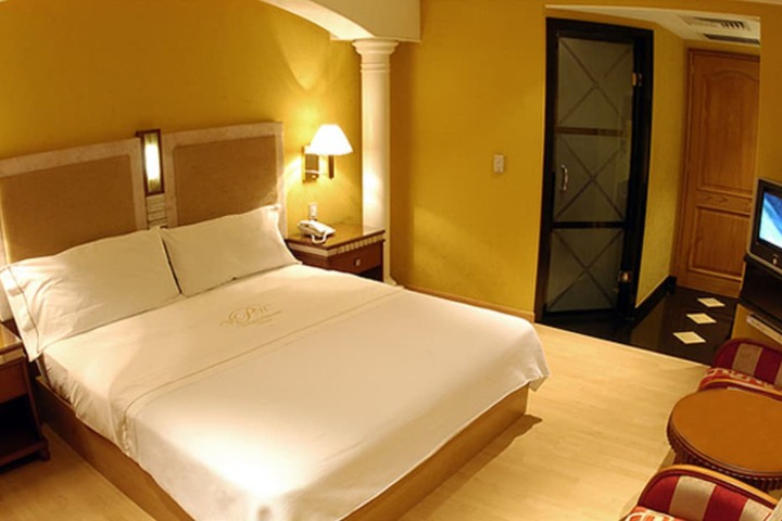 Room 4 of 19