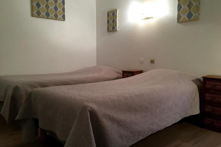 Room 4 of 42