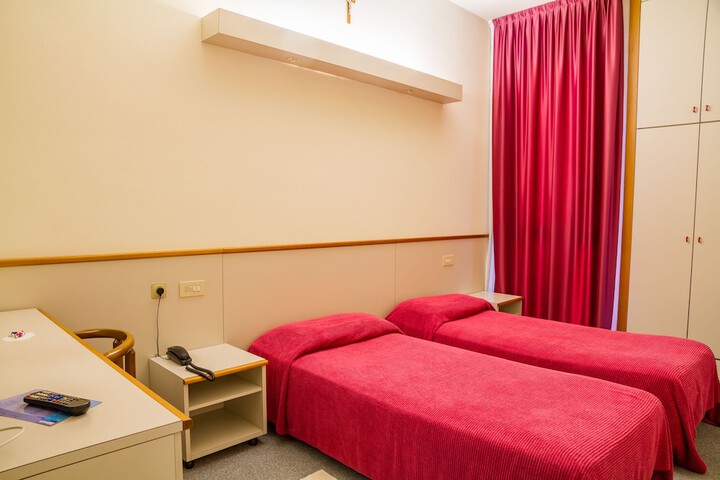 Room 28 of 60