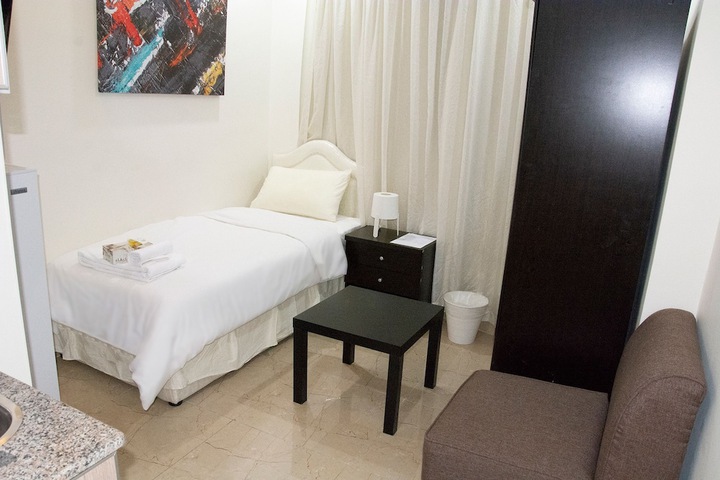Room 8 of 33