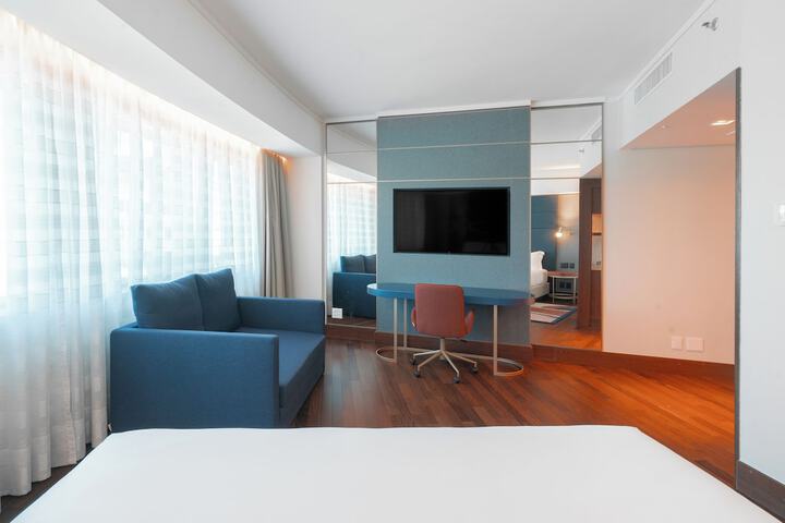 Room 16 of 142