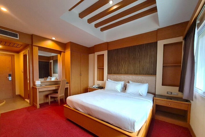 Room 5 of 40