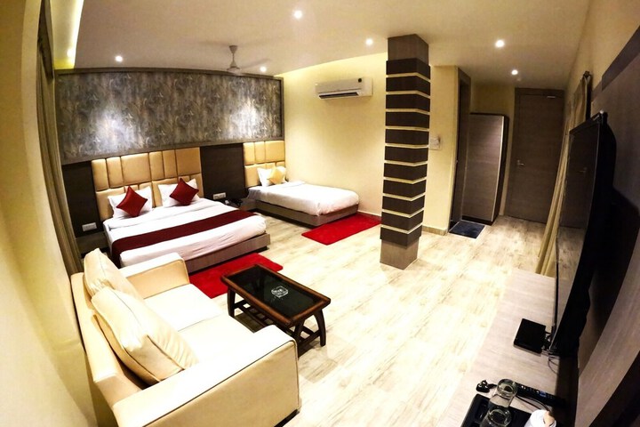 Room 33 of 125