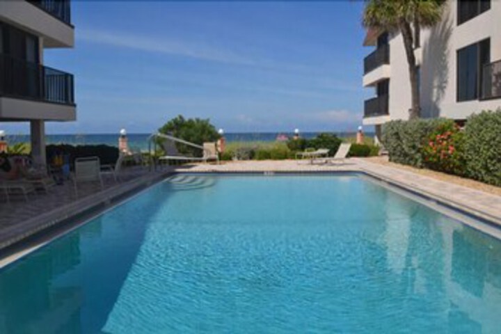 Pool 21 of 44