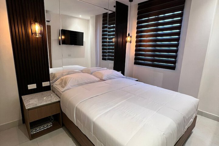 Room 2 of 6