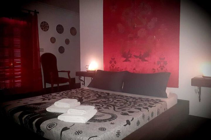 Room 8 of 16