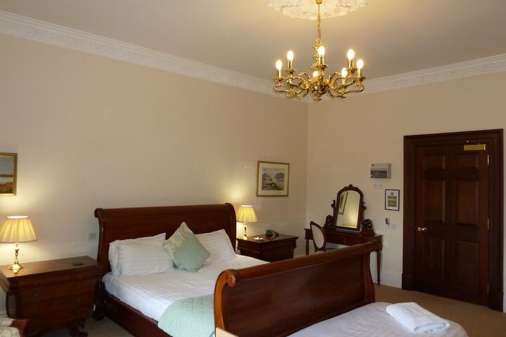 Room 14 of 105