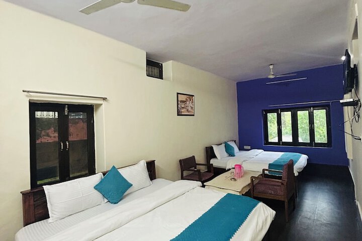 Room 6 of 9