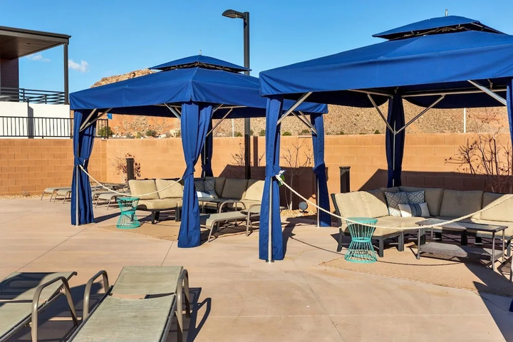 8 at Bloomington Country Club 3 Bedroom Apts by Redawning