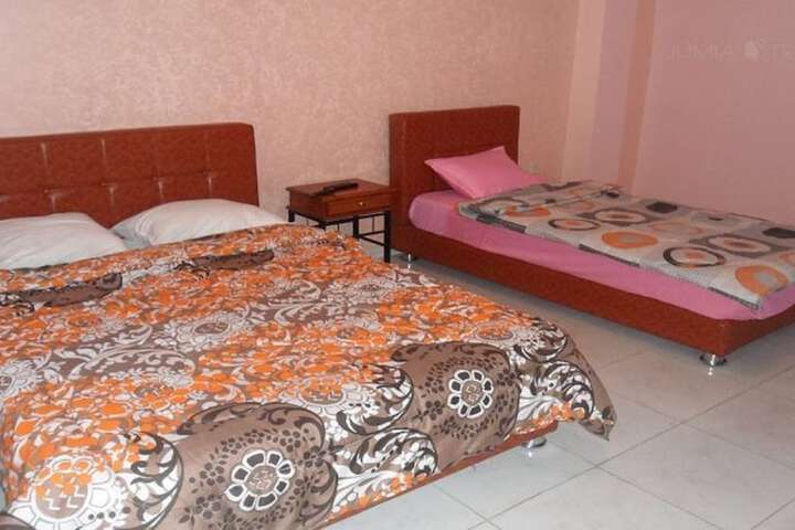 Room 13 of 18