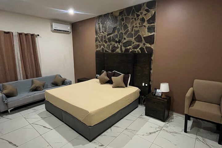 Room 15 of 27