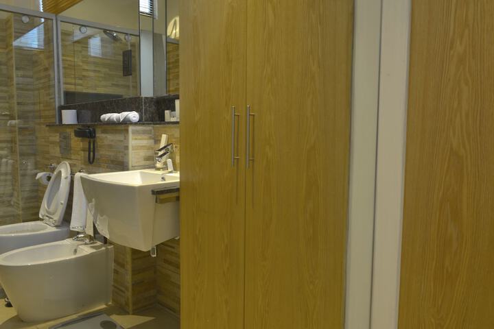 Room 10 of 36