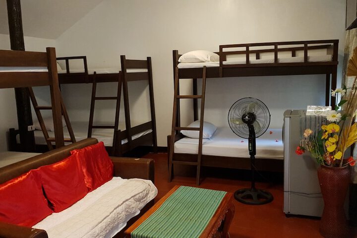 Room 2 of 141