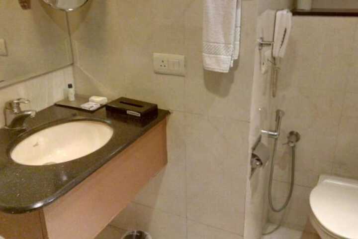 Room 9 of 30