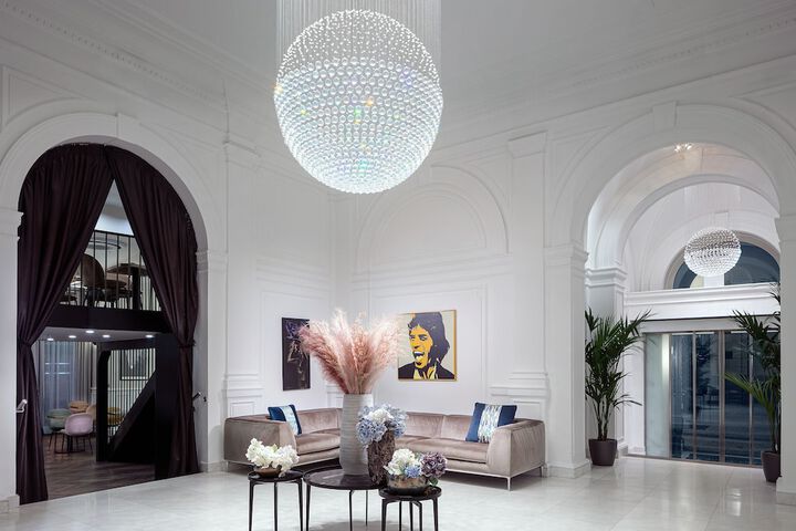 Entrance & Lobby