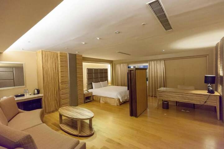 Room 30 of 66