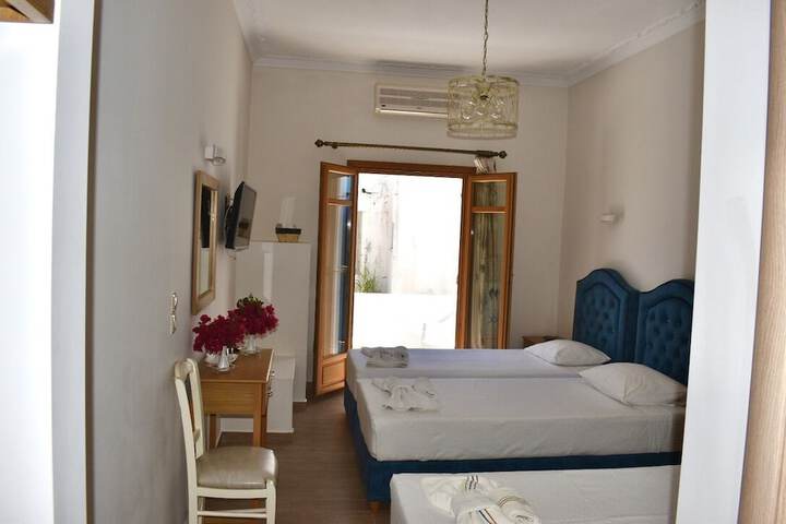 Room 42 of 90