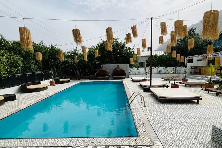 Pool 10 of 12