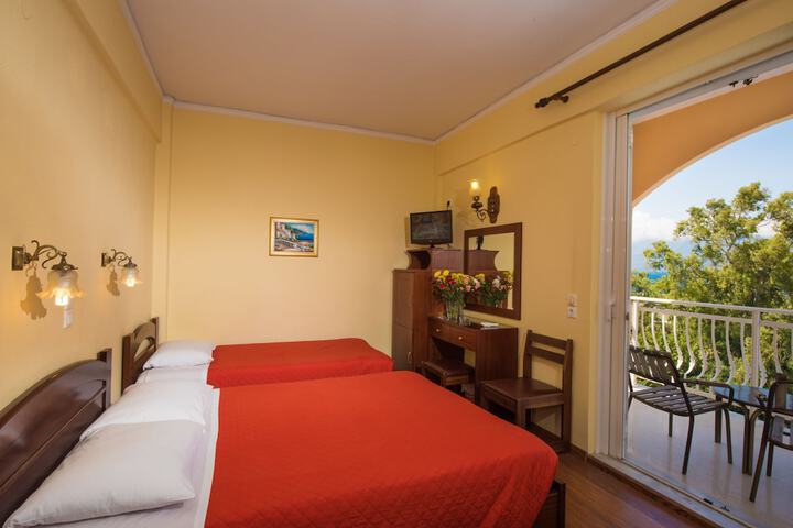Room 8 of 30