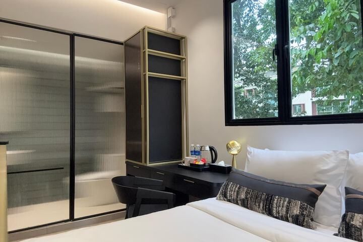 Room 13 of 21