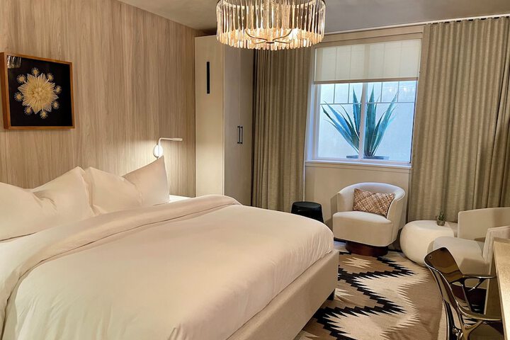 Room 13 of 65