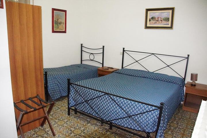 Room 12 of 48