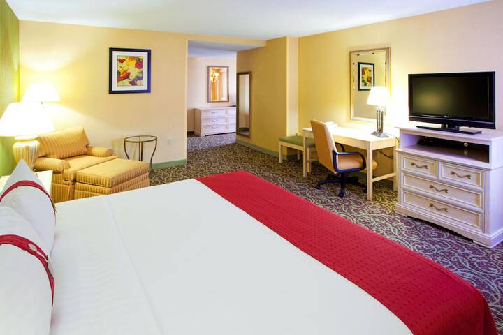Premium King Bed (20 of 22)