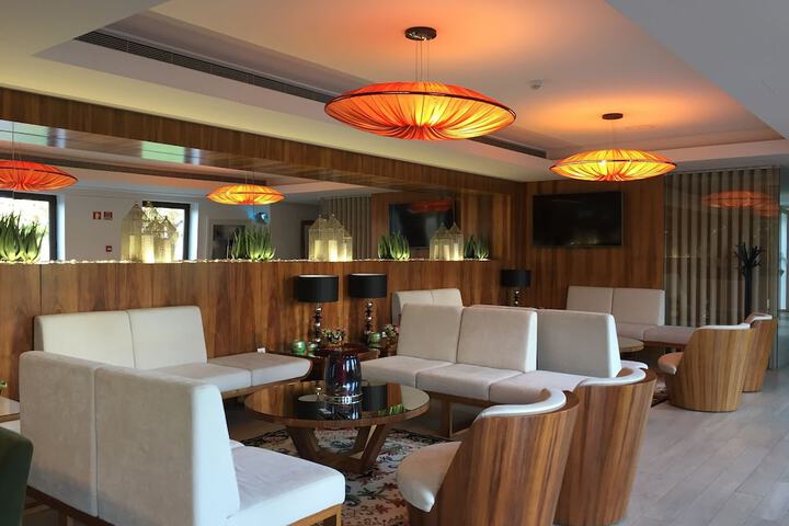 Lounge 43 of 73