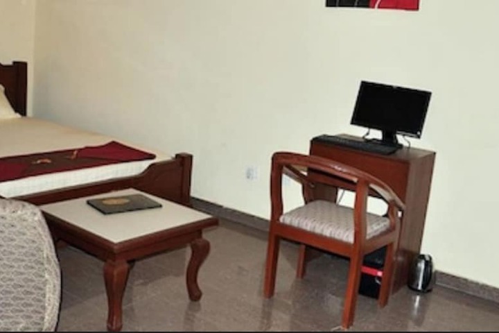 Room 6 of 19