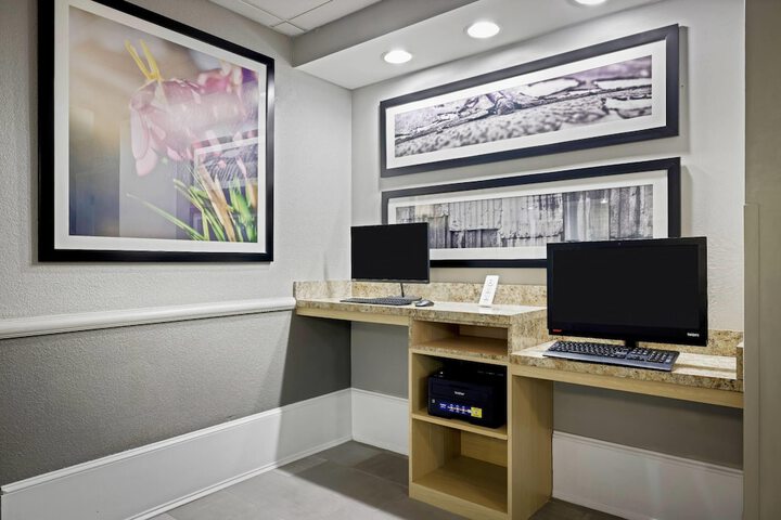 Business Center 37 of 40