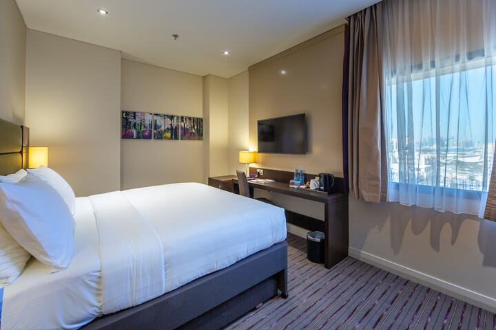 Room 5 of 42