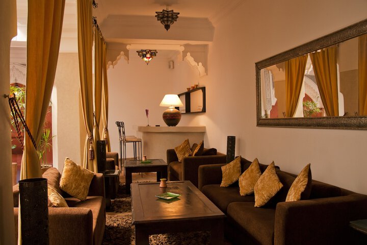 Lounge 282 of 435