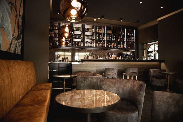Lounge 36 of 43