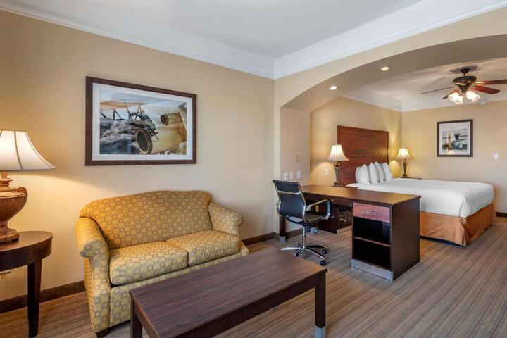 1 King Bed High Speed Internet Accessible Microwave and Refrigerator Pillowtop Bed 27 Inch Flat Screen Television Oversized Desk Full Breakfast (3 of 23)