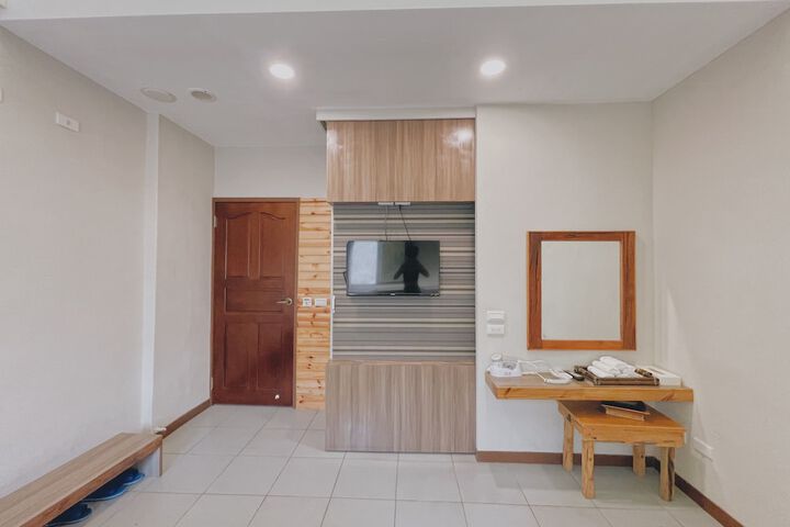 Room 6 of 42